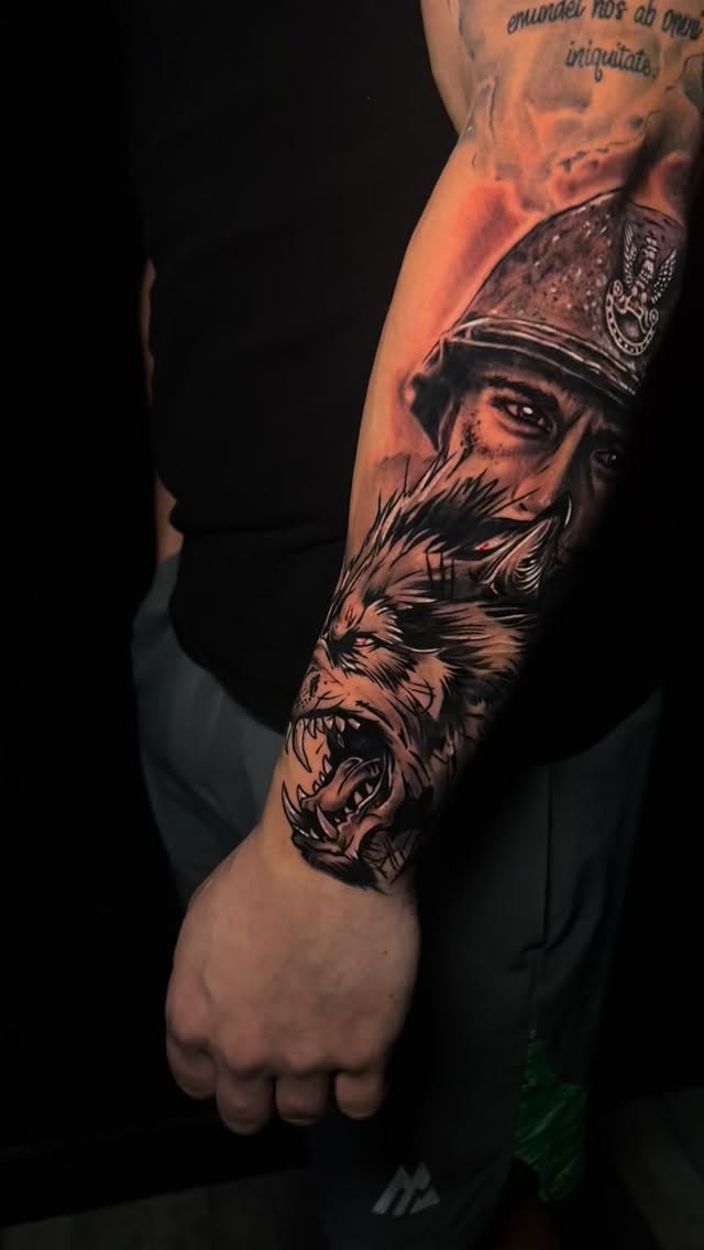 Half-healed, half-fresh piece by @mariusz_detka_tattoo 
A powerful composition featuring a Polish soldier, a wolf, and an angel — symbolizing strength, loyalty, and protection. The detailed realism and smooth shading show Mariusz’s precision and artistic vision at every stage of healing.

If you want to wear a story full of meaning and emotion on your skin — come visit us at Golden Hands Tattoo and let’s create something unforgettable together. 💪🖤

#goldenhandstattoo #liverpool #tattooart #tattooliverpool #liverooltattoostudio #tattoo2me #instagram #instagood