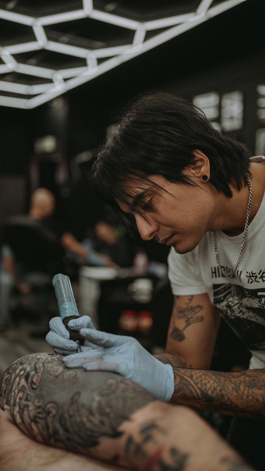 Full cover-up by @shiryu1_tattoo built entirely from scratch and hand-designed for a fresh, bold transformation.
If you’re thinking about refreshing or replacing an old tattoo, we’d love to help you create something cleaner, stronger and beautifully unique.
Book your cover-up with us at Golden Hands Tattoo.

Some of the photos were taken by @rizvvan , @mikegrabarek 
Thank you 🙏 

#goldenhandstattoo #liverpool #uk #liverpooltattoo #tattooliverpool #tattooliverpool #tattoolove