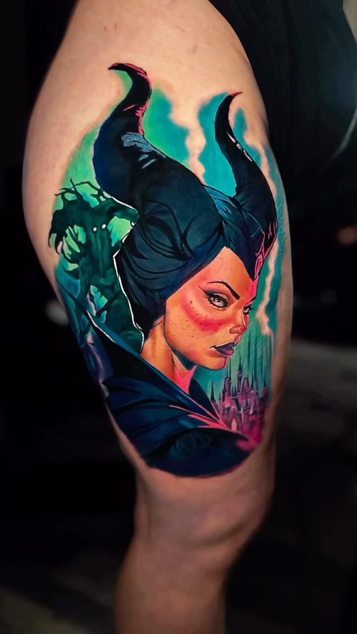 Maleficent vibes by Mariusz ✨

Strong contrasts, rich saturation and expressive colors that bring the story to life.

Thank you @dyskaa_xoxo for your trust ! 

Love color tattoos? 

Book your session and let color do the magic 🎨🔥

#liverpooltattoo #liverpooltattooartist #liverpool #liverpooltattoostudio #liverpooltattoos