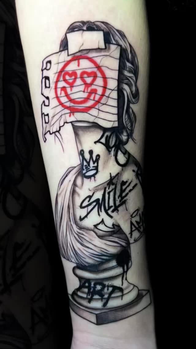 Design done by @gouombek 

Wiktoria has many amazing projects she would love to bring to life.
She’s highly motivated and ready to create something unique for you.

Don’t miss your chance to get a custom piece done by her — message us to secure your spot.

#goldenhandstattoo #liverpool #tattooliverpool #liverooltattoostudio #liverpooltattooartist