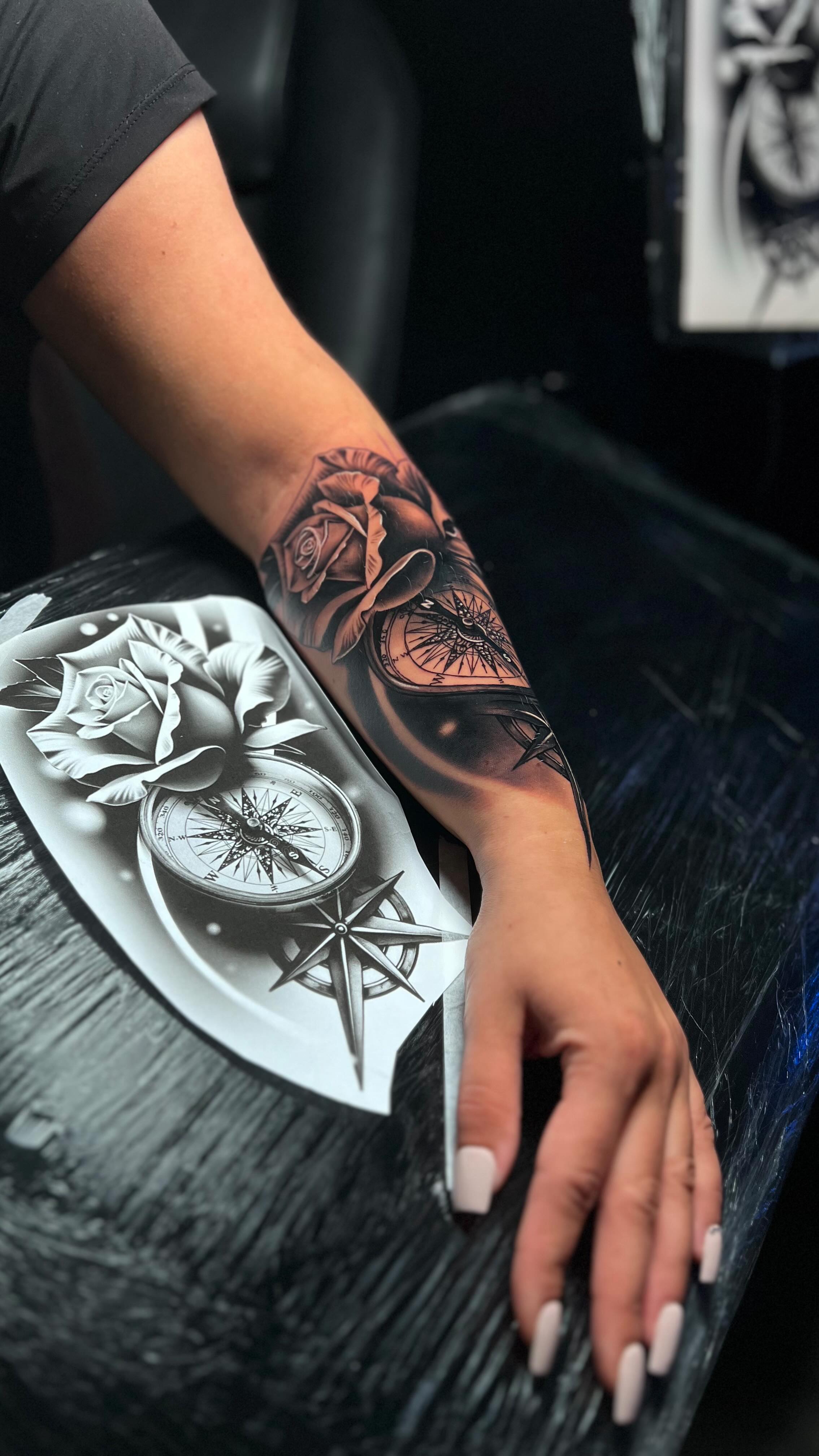 Fresh black & grey composition by @mariusz_detka_tattoo — a detailed compass wrapped in soft rose petals, blending elegance with a sense of direction and adventure. 
Smooth shading, strong contrast, and clean details made this piece come alive perfectly on the forearm.

Big thanks to our amazing client for the trust, patience, and great energy during the session — you were absolutely awesome to work with! 🖤

And this is only the beginning…
In one month we continue with the next part of the project. Stay tuned 🔥

#goldenhandstattoo #liverpool #tattooliverpool #liverpooltattoo #liverpooltattooartist