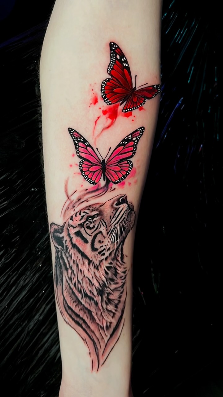 Some stories deserve to be remembered forever. ❤️🩷

He came in to honor his grandparents with a tattoo that will keep their memory close every single day. More than ink—it’s love, memories, and a lifetime of meaning.

#liverpool #goldenhandstattoo #tattooliverpool #liverooltattoostudio #uk